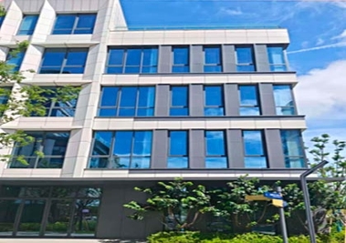 Dynamic self-tint interlayer film